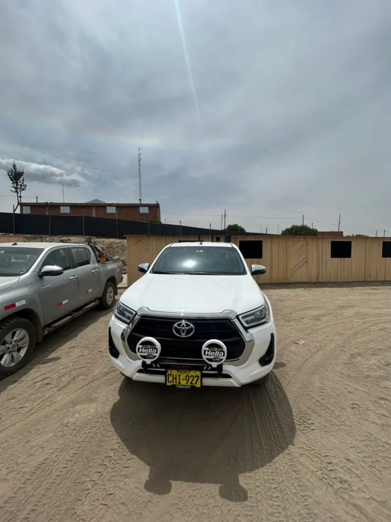 Equipo de ingeniería trabajando en proyecto